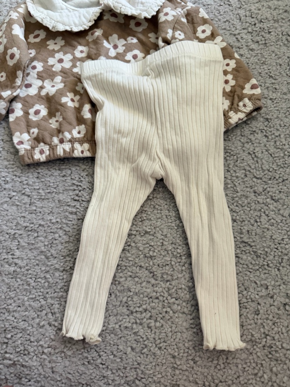 Grayson Collective Baby Girl Outfit Set 6-9 Months Floral Top Cream Leggings - Picture 2 of 5